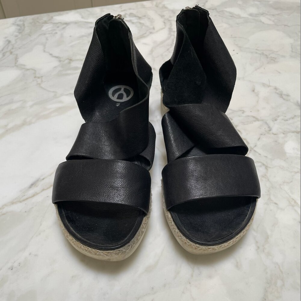 Leather Wishbone Sandals